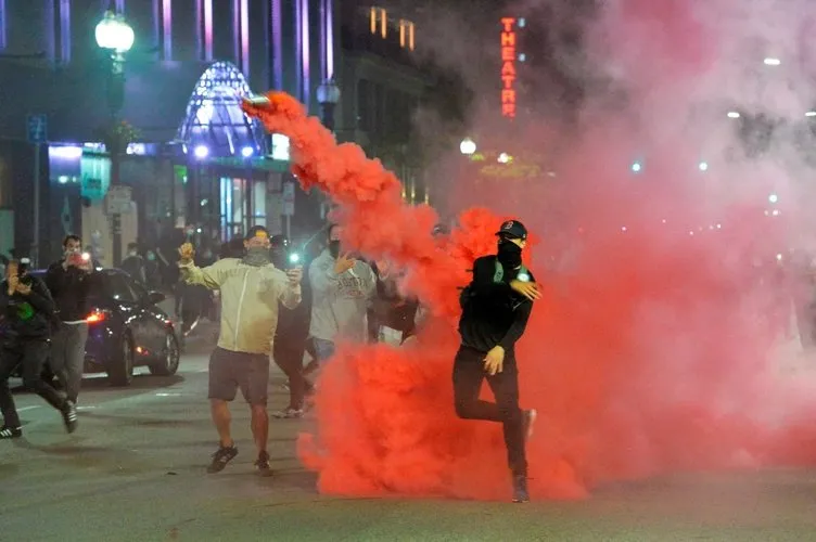 ABD'de öfke kaosa döndü| Washington'da sokağa çıkma yasağı ilan edildi! George Floyd'un öldürülmesinin ardından başlayan protestolarda son dakika gelişmeler...