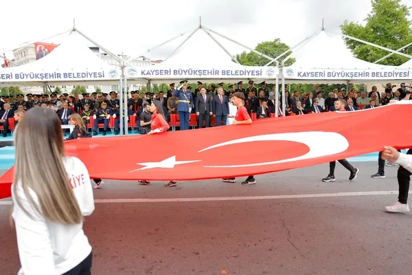 kayseride-30-agustos-coskusu-cumhuriyet-meydani-turk-bayraklariyla-doldu-1788089278986.jpg