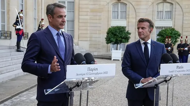 Yunanistan’dan panik hamlesi: Miçotakis Türkiye korkusundan Macron’a koştu!