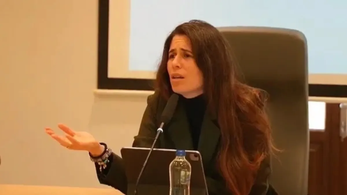 Çeşme Belediye Meclisi’nde skandal sözler: CHP’li Lal Denizli’den Cumhur İttifakı’na hakaret! Çeşme Belediye Meclisi’nde skandal sözler: CHP’li Lal Denizli’den Cumhur İttifakı’na hakaret!