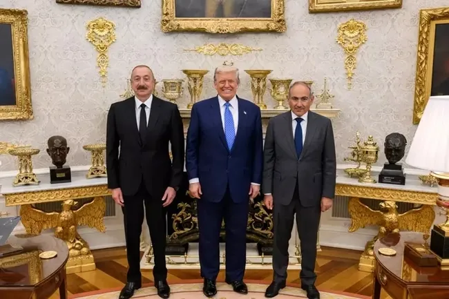son-dakika-baskan-erdogan-aliyev-ile-gorustu-kalici-baris-ve-istikrar-vurgusu-1754751470054.jpeg SON DAKİKA | Başkan Erdoğan Aliyev ile görüştü: Kalıcı barış ve istikrar vurgusu