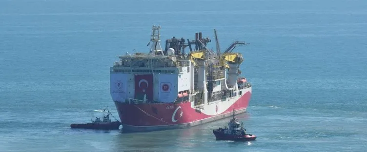 Fatih Sondaj Gemisi’nin Trabzon Limanı’na demir atması havadan görüntülendi