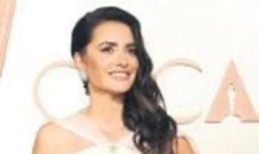 Elbisesi 254 saatte dikildi