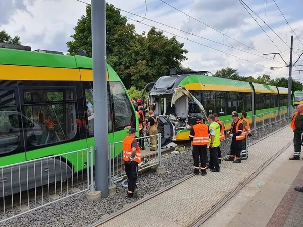 polonyada-tramvay-kazasi-31-yarali-1628176962469.jpg Polonya'da tramvay kazası: 31 yaralı
