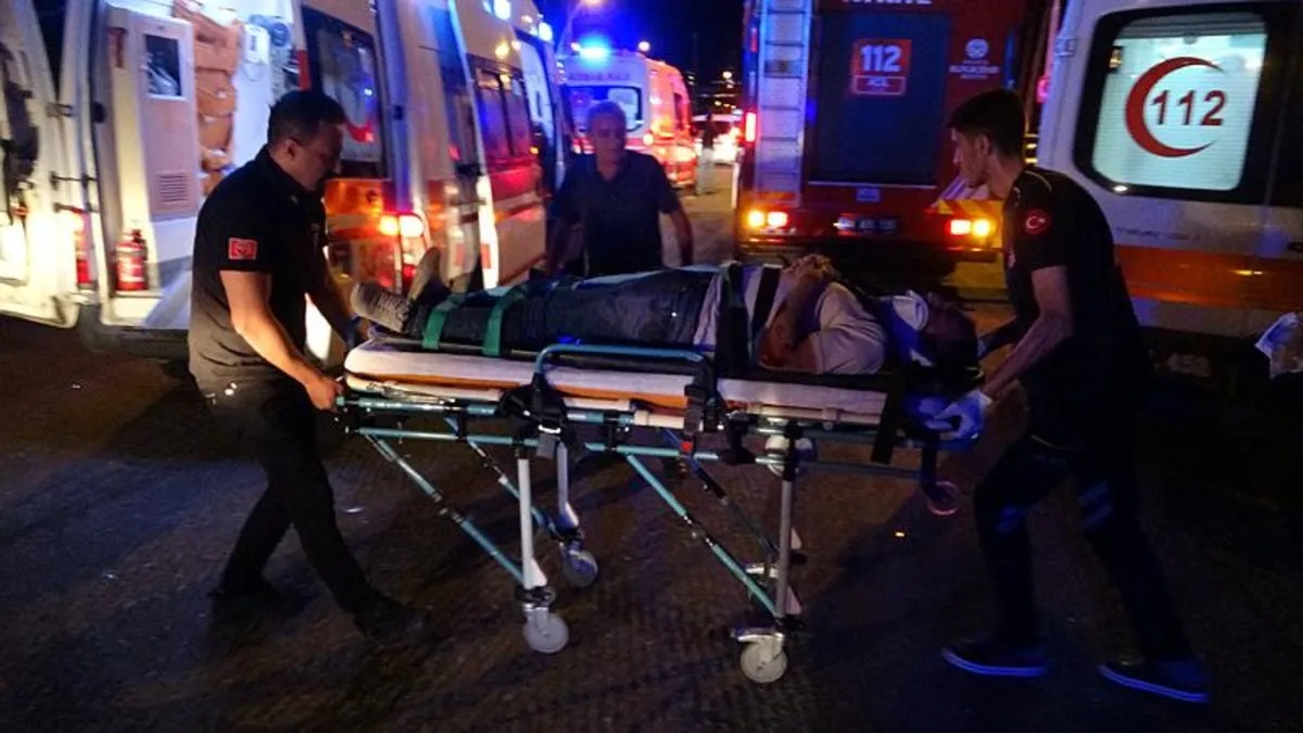 Malatya’da işçi servisi ile otomobil çarpıştı: 1 ölü, 13 yaralı Malatya’da işçi servisi ile otomobil çarpıştı: 1 ölü, 13 yaralı