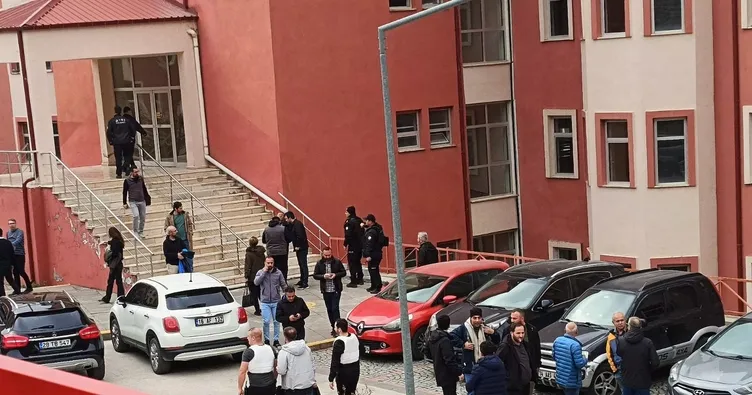 SON DAKİKA... Gümüşhane Üniversitesi’nde silahlı kişi memuru rehin aldı: Polis ikna etmeye çalışıyor