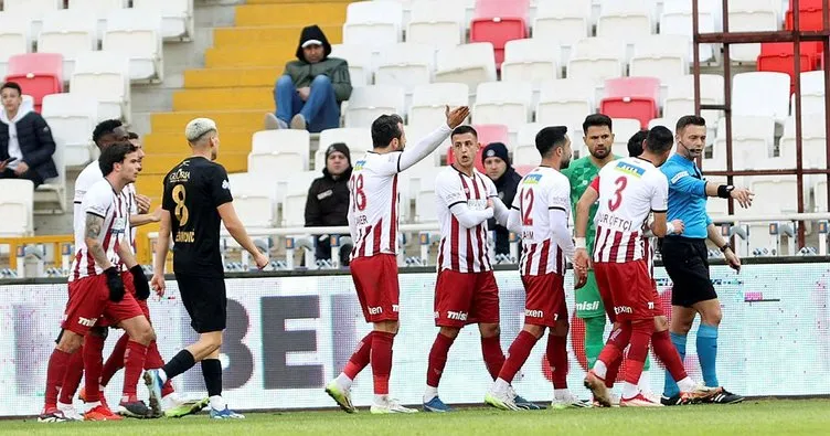 Sivasspor, Rizespor engelini tek golle geçti! Manaj atmaya devam ediyor