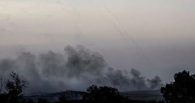 Katil İsrail, Gazze’de bir camiyi daha vurdu Katil İsrail, Gazze’de bir camiyi daha vurdu