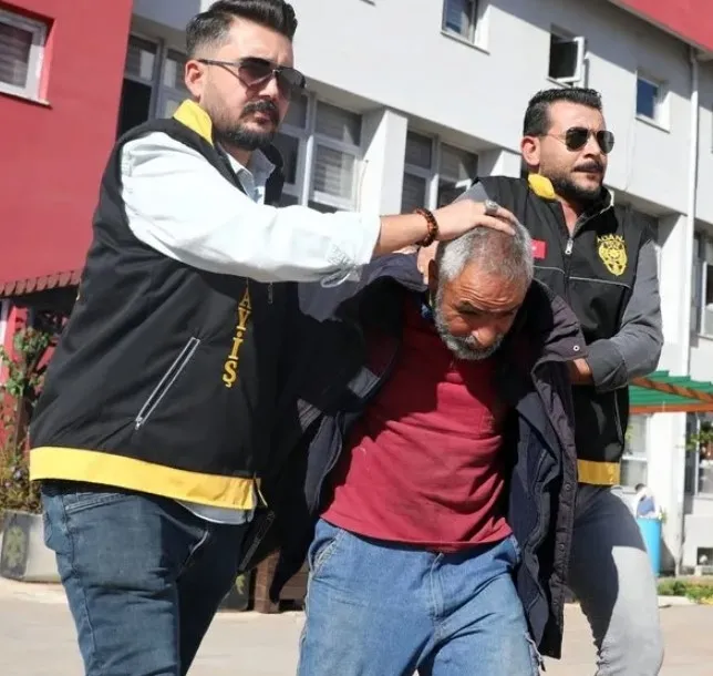 Anne ve iki kızını mezarlıkta katletmişti! Caninin iddiaları şoke etti! Oğlumu onlar öldürdü çünkü...