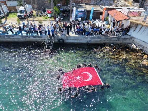 engelliler-30-agustos-zaferi-icin-su-alti-dalisi-yapti-1788124901210.jpg