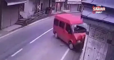Rize’de dehşete düşüren kaza! Yük taşıyan kadın minibüs ile şadırvanın arasında böyle ezildi | Video