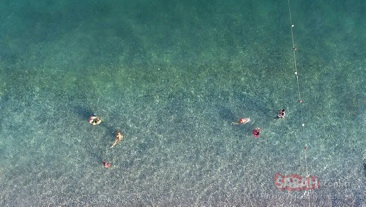Dünyaca ünlü Konyaaltı Sahili’nde deniz suyunun rengi değişti