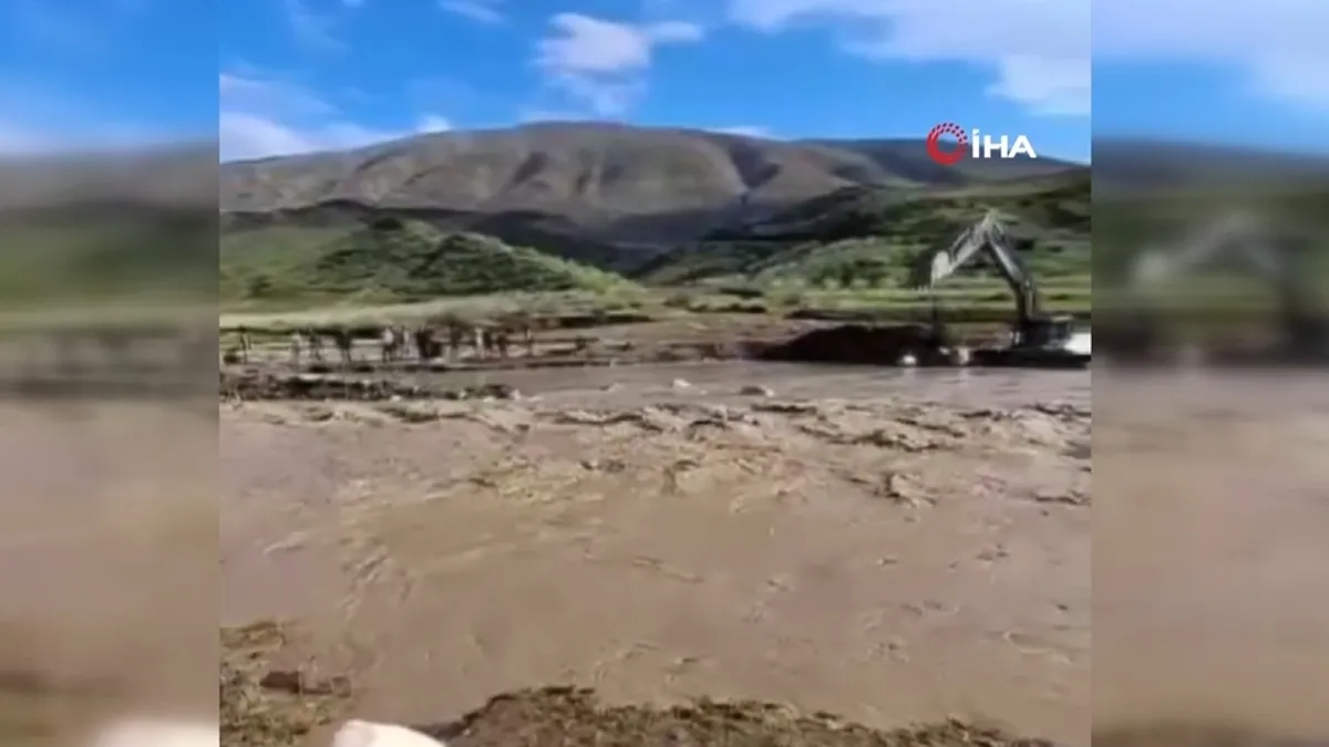 Siirt'te taşkın riskine karşı müdahale çalışmaları sürüyor