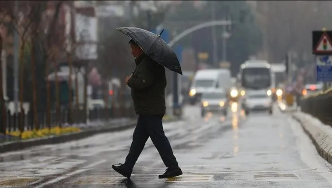 SON DAKİKA | Meteoroloji uyardı! Kuvvetli sağanak ve fırtına geliyor! İstanbul için o saatlere işaret edildi...