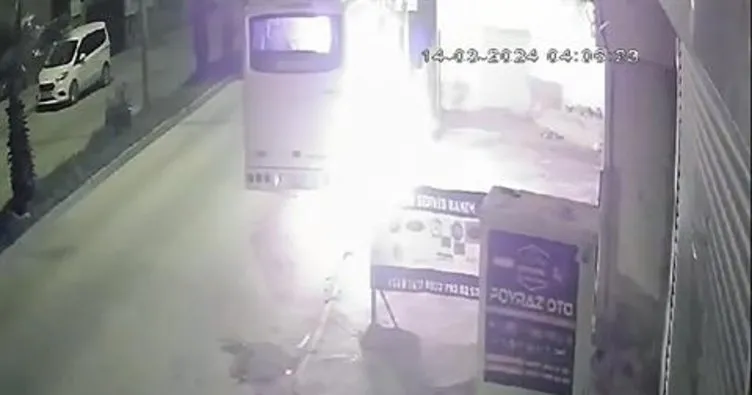 Adana’da bir kişi midibüsü benzin döküp yaktı