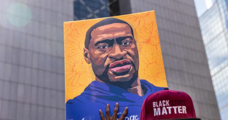 George Floyd davası başladı! Floyd’u öldürmekle suçlanan polis memuru Derek Chauvin’in 40 yıl hapsi isteniyor!