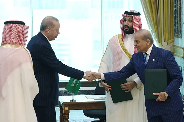 son-dakika-turkiye-suudi-arabistan-ve-pakistan-mekke-savunma-anlasmasini-imzaladi-baskan-erdogandan-kritik-gor-1786101342514.jpg