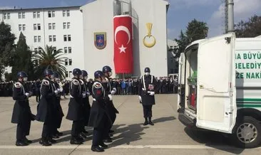 Adana’da şehir olan askerler memleketlerine uğurlandı