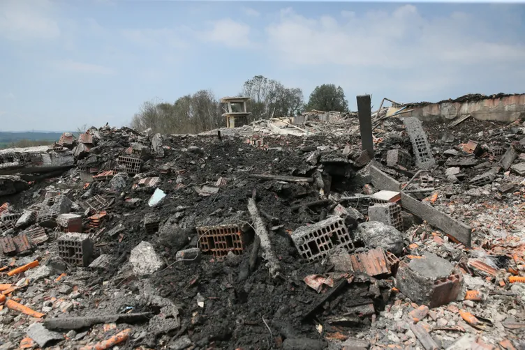 Son dakika! Sakarya'daki fabrika görüntüleri patlamanın şiddetini ortaya çıkardı!