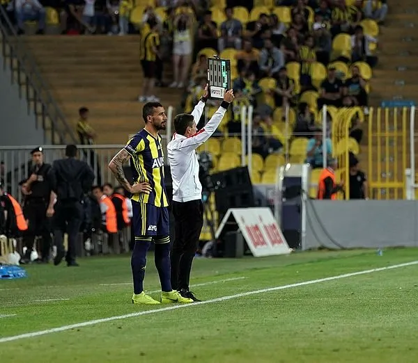Fenerbahçe - Antalyaspor maçında Mehmet Topal krizi!