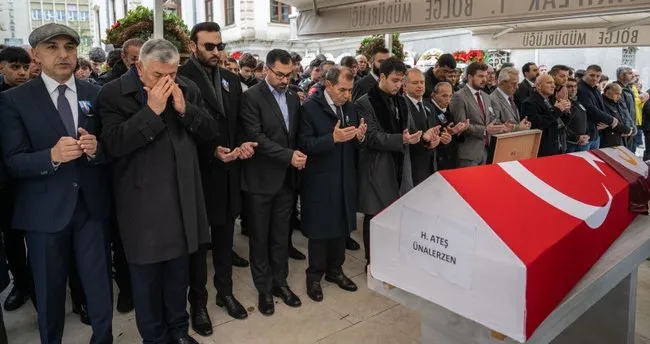 Galatasaray’ın eski yöneticilerinden Ateş Ünal Erzen, son yolculuğuna uğurlandı Galatasaray’ın eski yöneticilerinden Ateş Ünal Erzen, son yolculuğuna uğurlandı