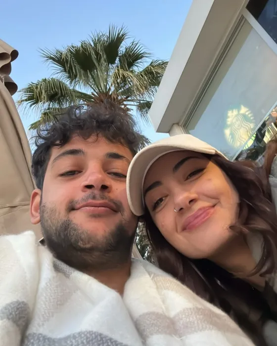 Babasının kopyası! Mehmet Şef’in oğlu da şef çıktı... 22 yaşındaki delikanlı yakışıklılığıyla büyüledi!