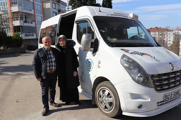 unyede-4-cocuk-annesi-dolmus-soforlugu-yaparak-aile-ekonomisine-katki-sagliyor-1710655963094.jpg