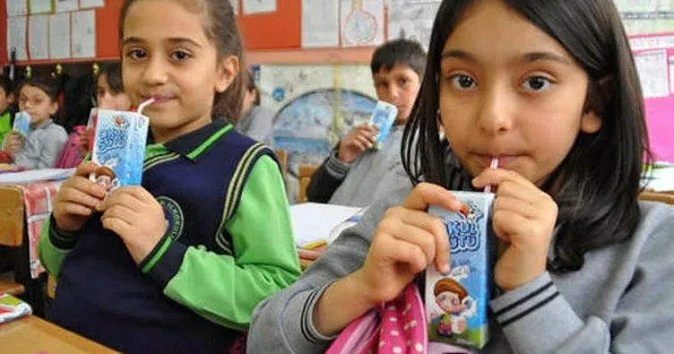Amasya’da okullar açıldı, süt dağıtımı başladı