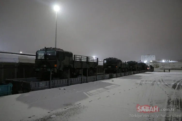 Sakarya'dan yola çıkan askeri araçlar da Suriye sınırına ulaştı