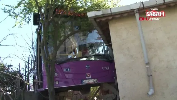 Sultanbeyli'de halk otobüsü gecekonduya çarptı