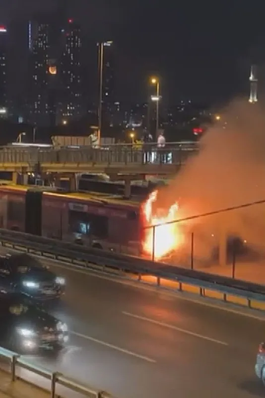 kagithanede-metrobus-yangini-1788115253616.jpeg