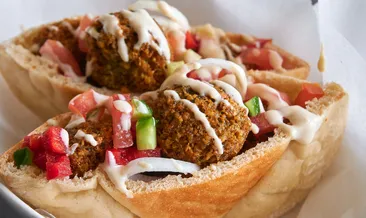 Böyle falafel görülmedi! Fırında, az yağda, üstelik salatalı!
