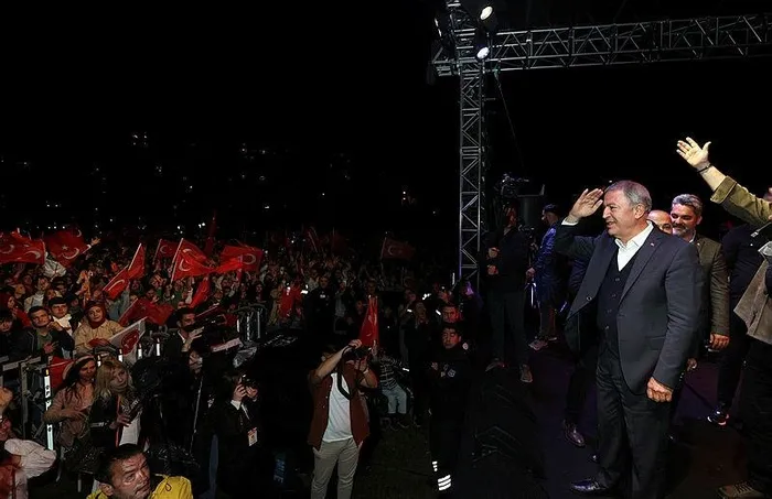 Bakan Akar: Bunlar şimdi çakma milliyetçiliğe soyundu