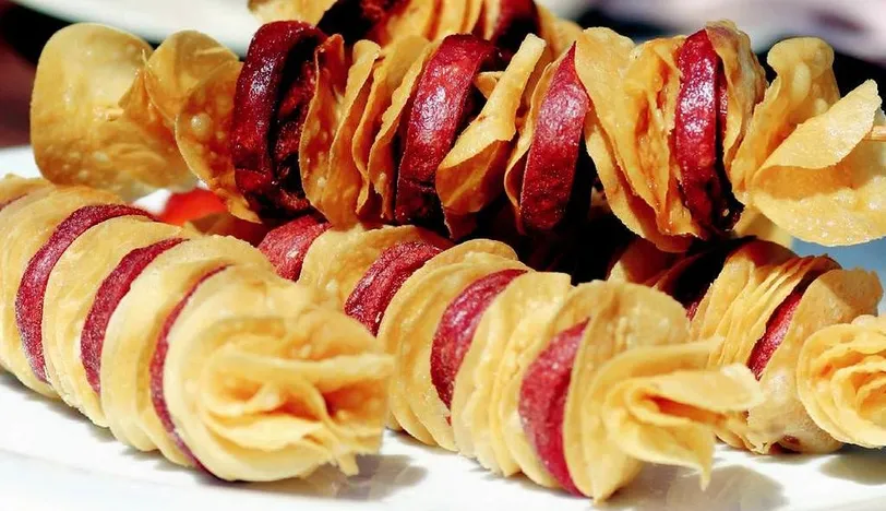 Sosisli Şiş Börek