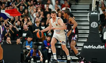 Paris’te galibiyet Anadolu Efes’in!