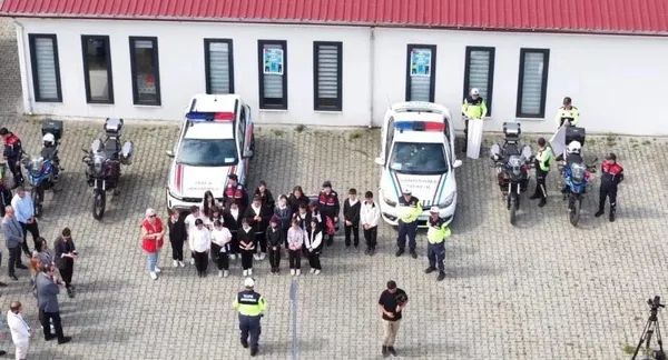 emniyet-mudurlugu-trafik-guvenligi-egitim-programi-ile-ogrencilere-trafik-egitimi-verildi-1746643848439.jpg