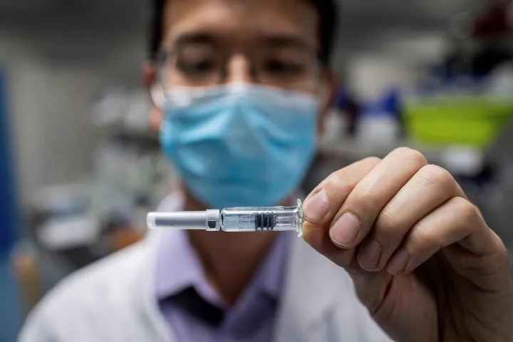 Pfizer ve BioNTech'in corona virüs aşısı için tarih verildi! Prof. Dr. Uğur Şahin'den sevindiren haber...