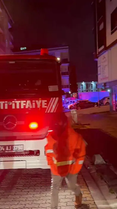 İstanbul Küçükçekmece’de 7 katlı bina tahliye edildi!