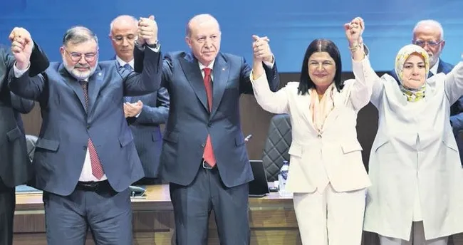 AK Parti’de hizmete rozet