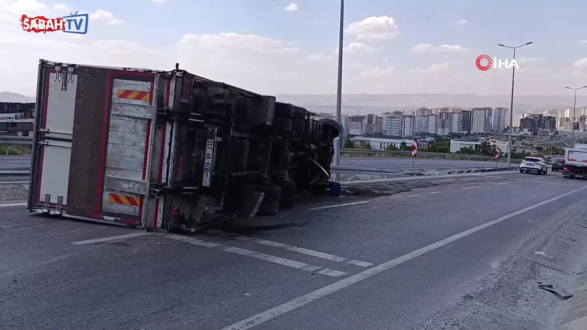 Kontrolden çıkan tır devrildi: 1 yaralı Kontrolden çıkan tır devrildi: 1 yaralı
