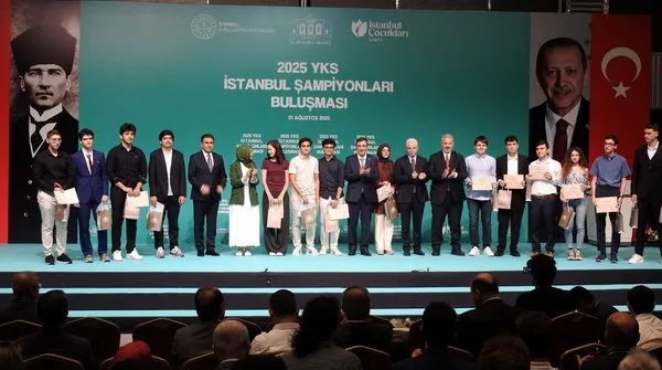 2025-yks-istanbul-sampiyonlari-bulusmasinda-basarili-ogrenciler-biraraya-geldi-1754064789384.jpg