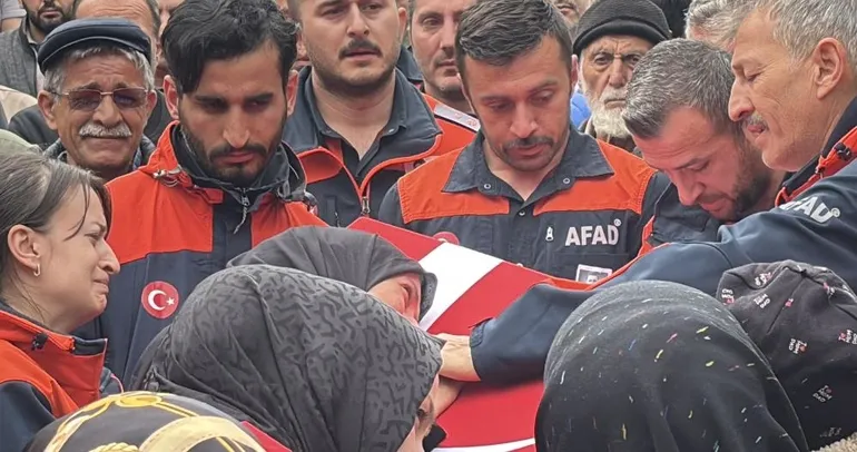 AFAD personeline acı veda! Cenaze namazını acılı baba kıldırdı