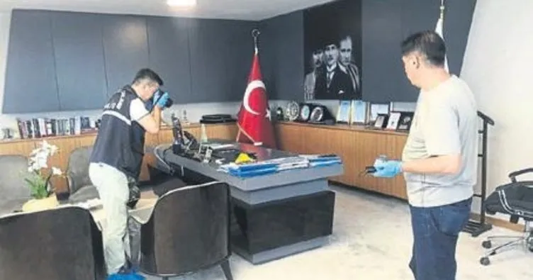 Makam odasına ‘böcek’e 2 gözaltı