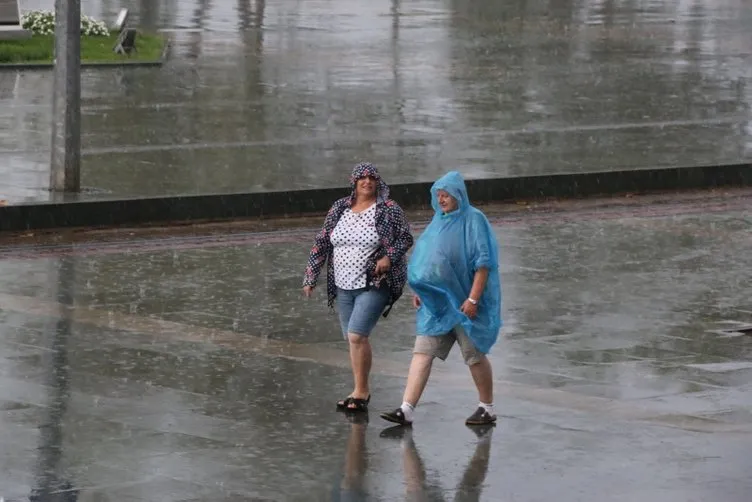 Antalya’da yağmur sevinci: Meteoroloji Manavgat ve Gündoğmuş için de saat verdi!