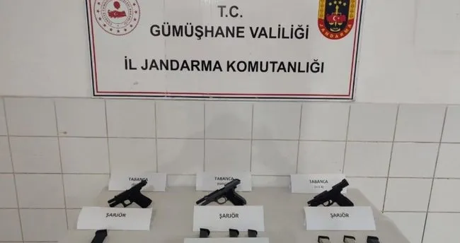 Kelkit’te yapılan operasyonda çok sayıda ruhsatsız tabanca, şarjör ve fişek ele geçirildi