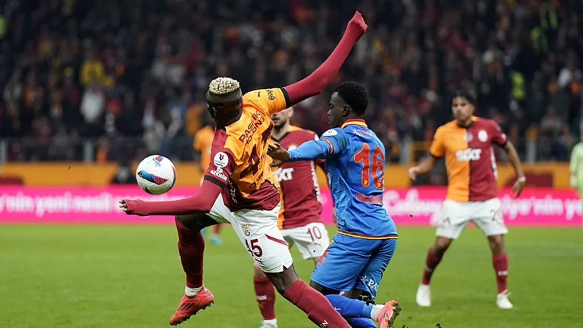GALATASARAY GÖZTEPE CANLI | Galatasaray’ın konuğu Göztepe! Okan Buruk’un 11’i belli oldu… GALATASARAY GÖZTEPE CANLI | Galatasaray’ın konuğu Göztepe! Okan Buruk’un 11’i belli oldu…