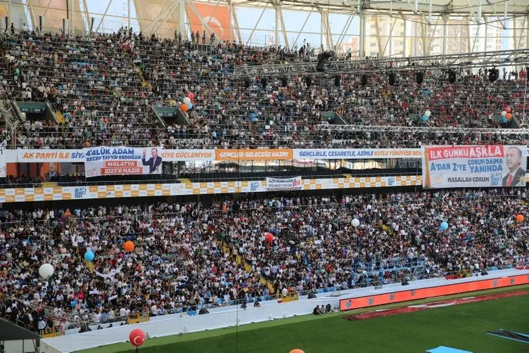 SON DAKİKA: Gençler Başkan Erdoğan’ı bekliyor! Stadyum tıklım tıklım doldu! Coşku her geçen dakika artıyor...