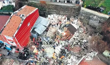 Doğalgaz patladı 2 bina yıkıldı: 1 ölü 10 yaralı