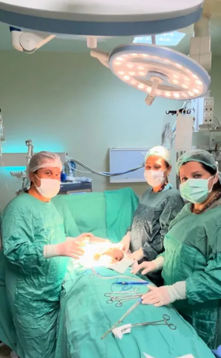 Doktorlar bile şaşkın: Midesinden 50 santim saç yumağı çıktı!