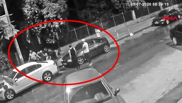 İstanbul'da dehşet anları! Taksiciler iki kardeşi feci şekilde dubalarla böyle dövdü | Video
